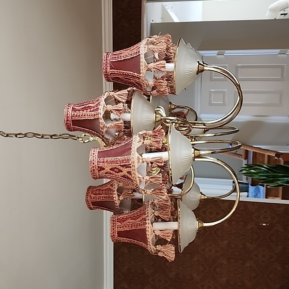 CHANDELIER ONE OF A KIND WITH 9 TASSLED BURGUNDY DETAILED LAMP COVERS - Picture 7 of 7
